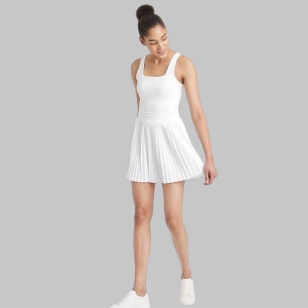 All in Motion Pleated White ivory Activewear with Inner Shorts size M. - Picture 1 of 14